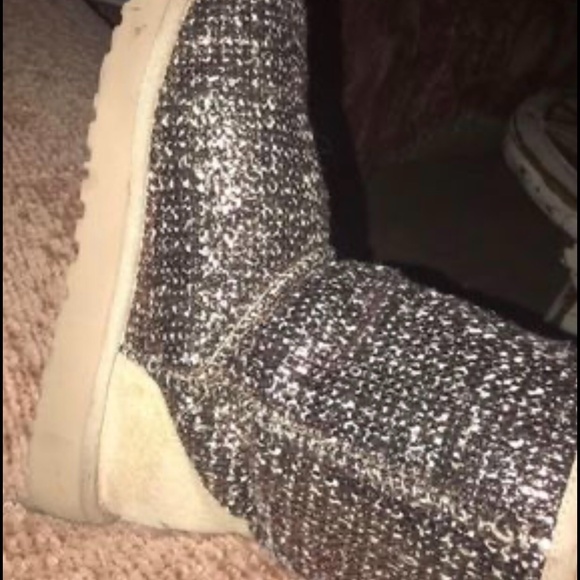 Uggs - Picture 1 of 7
